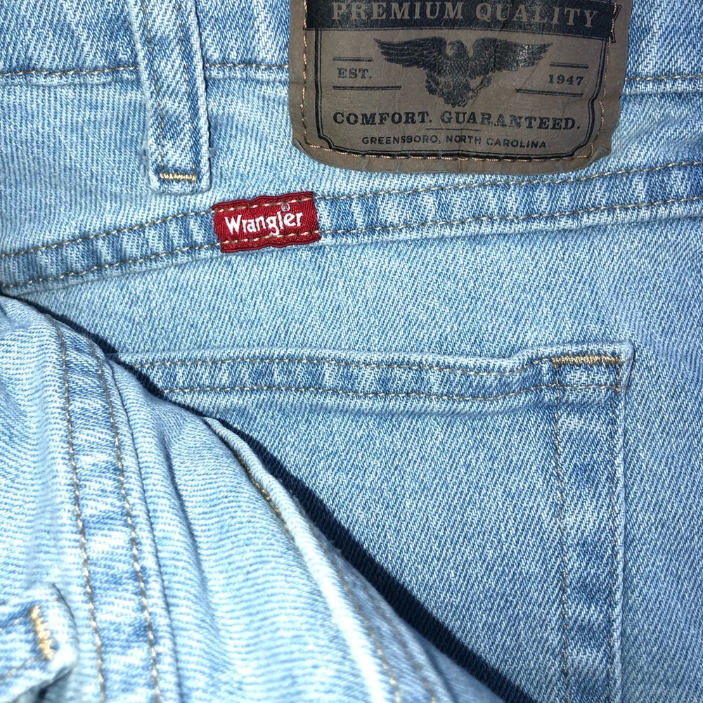 BNWT Mens Wrangler Jeans Size 34x30 - Picture 2 of 3